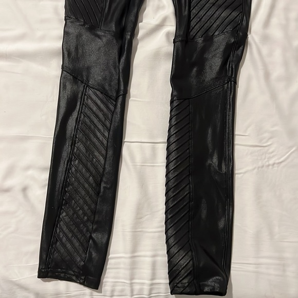 Black Petite xs spanx-great condition - Picture 3 of 5